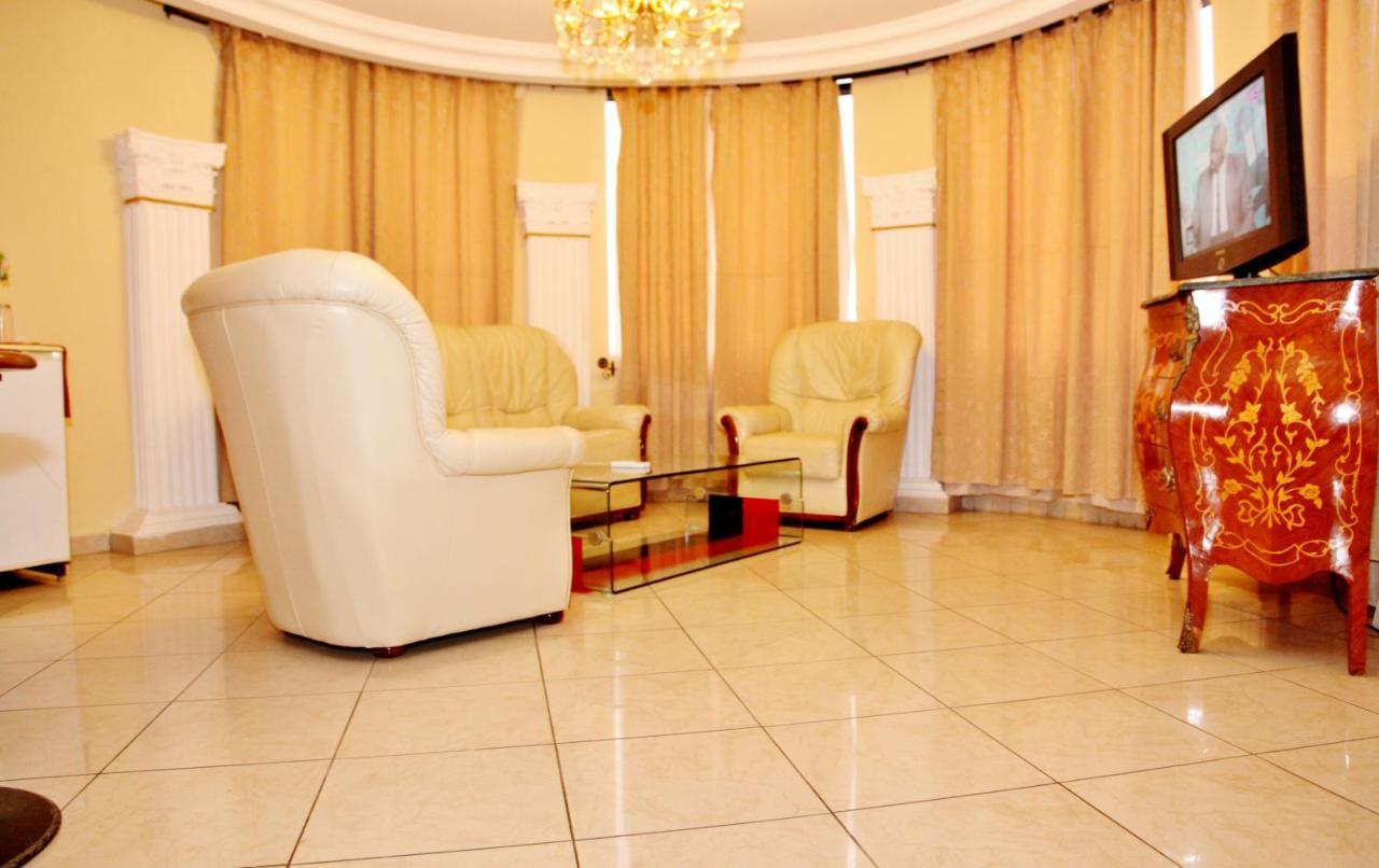 Hotel Vallee Des Princes Douala Ngoại thất bức ảnh