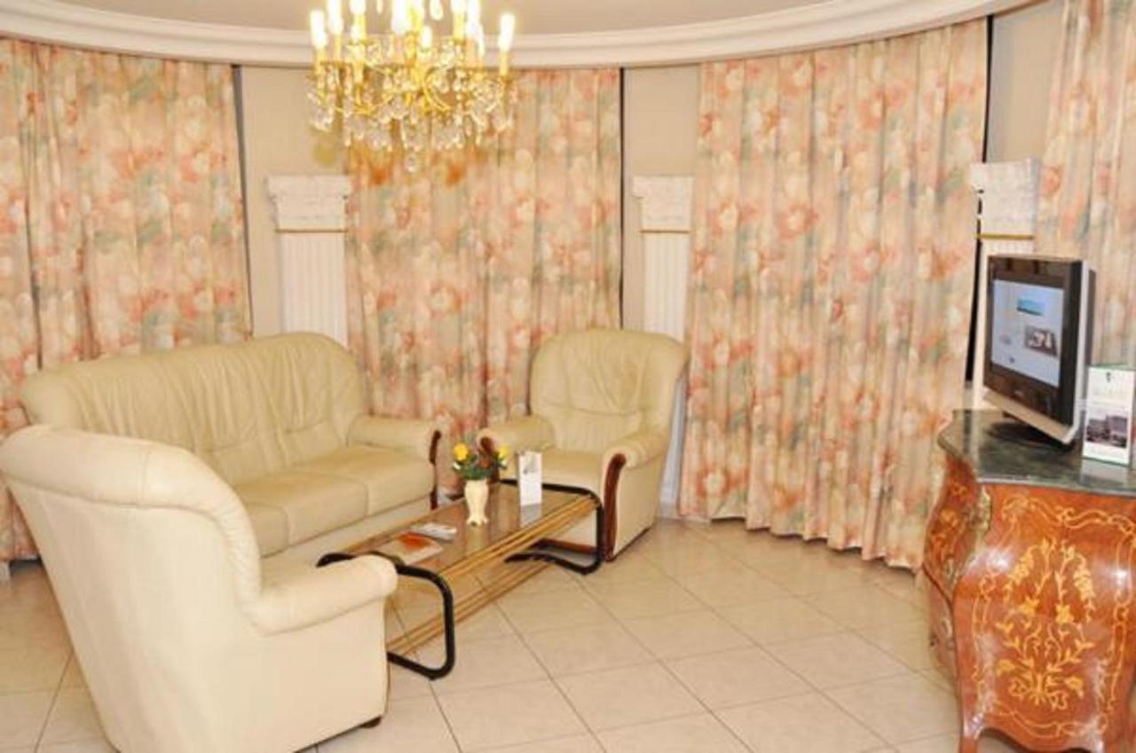 Hotel Vallee Des Princes Douala Ngoại thất bức ảnh