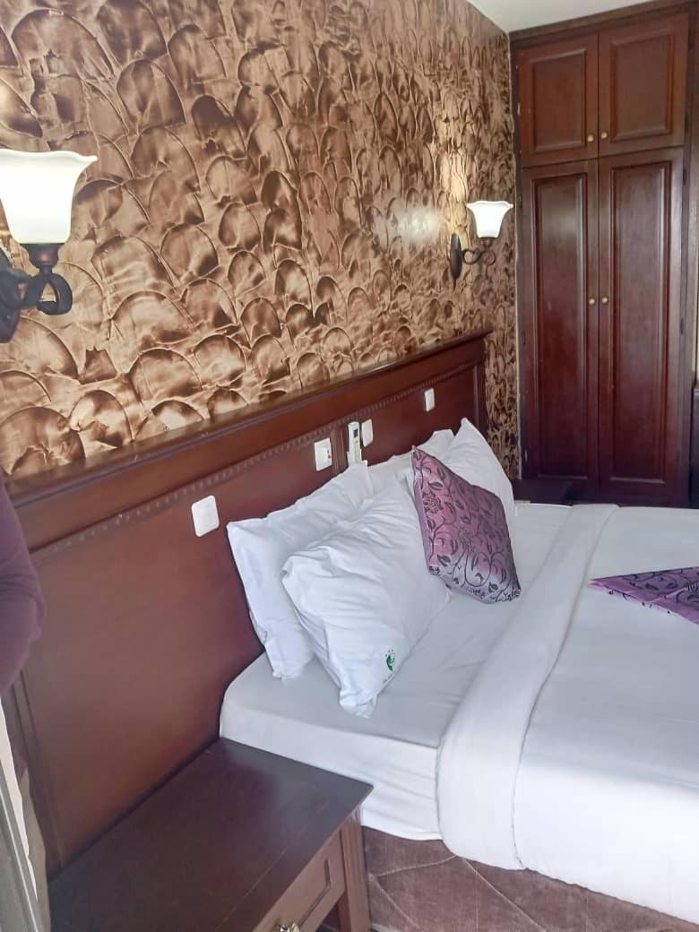 Hotel Vallee Des Princes Douala Ngoại thất bức ảnh