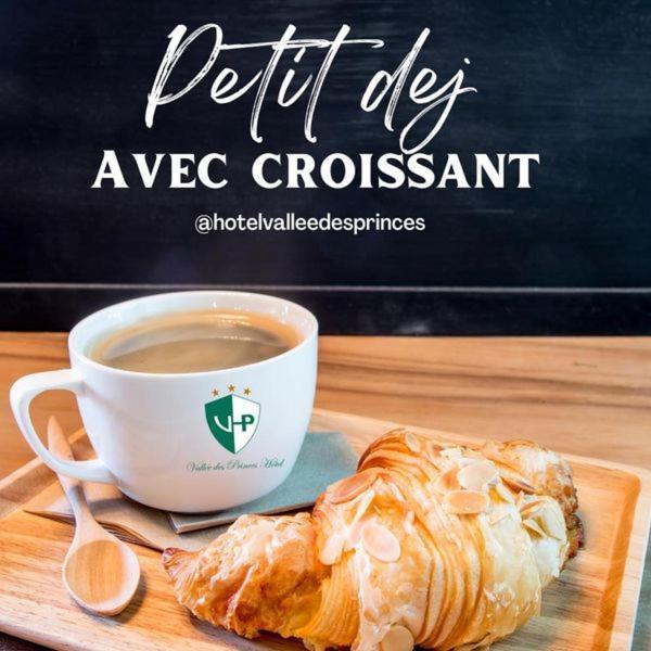 Hotel Vallee Des Princes Douala Ngoại thất bức ảnh